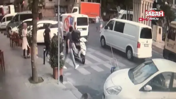 İstanbul Bağcılar'da minibüs genç kıza böyle çarptı