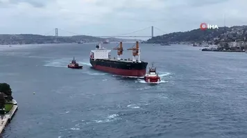 İstanbul Boğazı'nda gemi arızası | Video