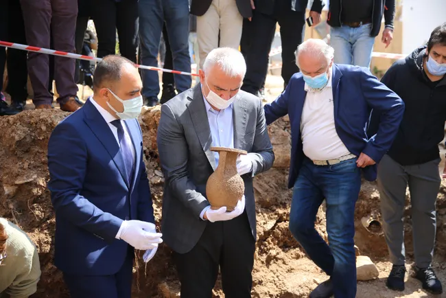 Heyecanlandıran keşif! 2400 yıl sonra lahit mezar gün yüzüne çıktı! İşte içinden çıkanlar...