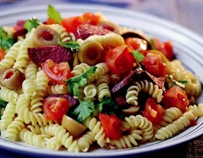 Sucuklu ve Zeytinli Makarna