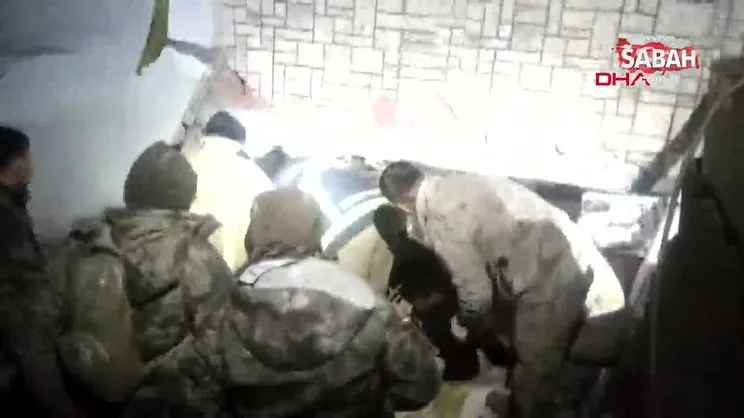 Kahramanmaraş Pazarcık'ta enkaz altında kalan çift 24 saat sonra kurtarıldı | Video