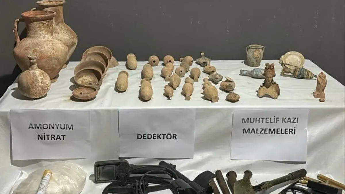 Manisa’da tarihi eser kaçakçılarına büyük darbe: 37 adet tarihi eser ele geçirildi