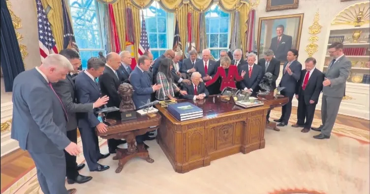 Trump’ı kuşatan hezeyan