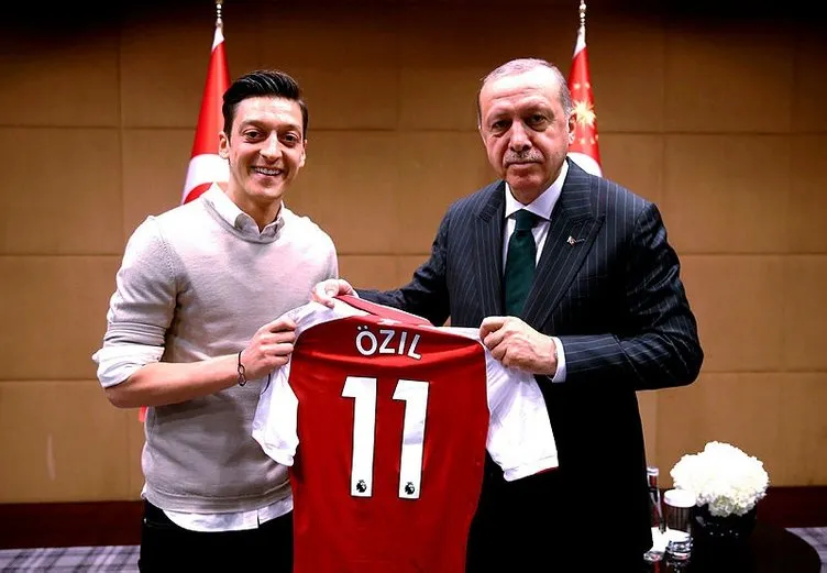 Bakanlardan Mesut Özil’e destek