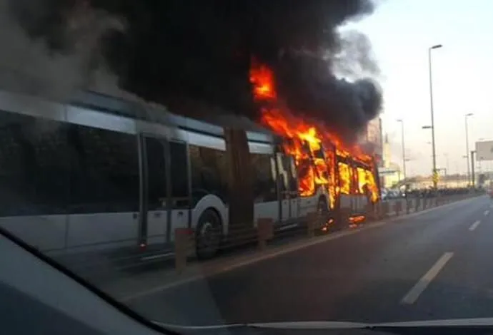 İstanbul’da metrobüs yangını