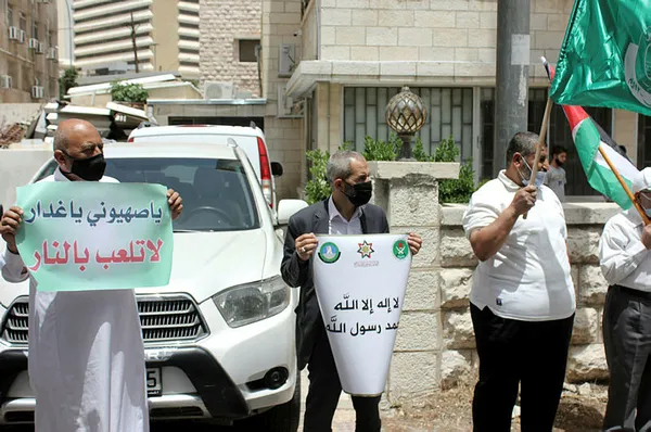 urdunluler-ammandaki-israil-buyukelcisinin-ulkeden-kovulmasini-istiyor-1620678582083.jpg Ürdünlüler Amman'daki İsrail Büyükelçisi'nin ülkeden kovulmasını istiyor