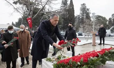 Mehmet Akif Ersoy kabri başında anıldı #istanbul