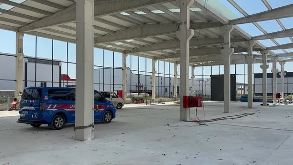 fabrika-insaatindan-dusen-isci-hayatini-kaybetti-1783522555460.jpg
