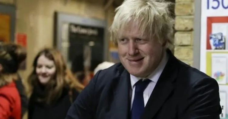 İstifa çağrılarına böyle yanıt verdi! İngiltere Başbakanı Boris Johnson’dan mesajlı şarkı