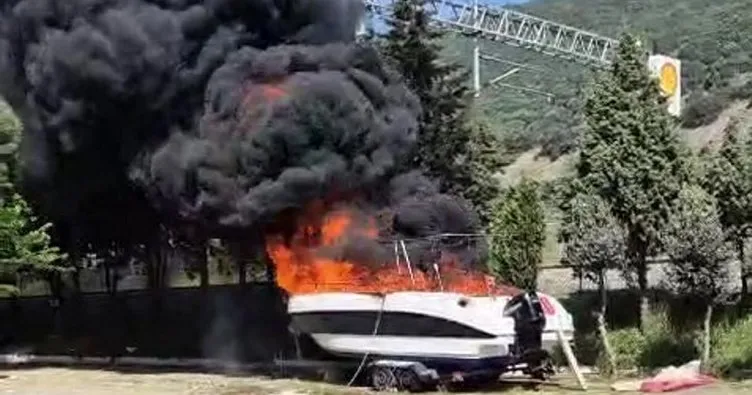 Yer Kocaeli: 45 bin dolarlık tekne alev alev yandı