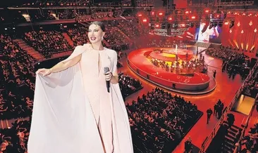 Ebru Yaşar’dan dev sahne