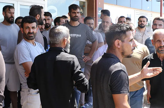 antalyada-karsiliksiz-cek-vurgunu-250den-fazla-kisi-magdur-oldu-daireler-araclar-ve-milyonlarca-borc-1788805131794.jpg (800×528)