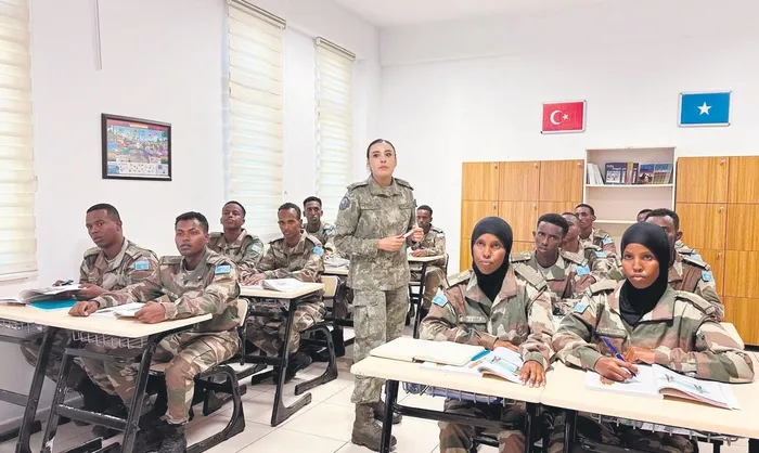 turk-kadin-subaylar-somalili-genclerin-idolu-oldu-1709835998153.jpeg