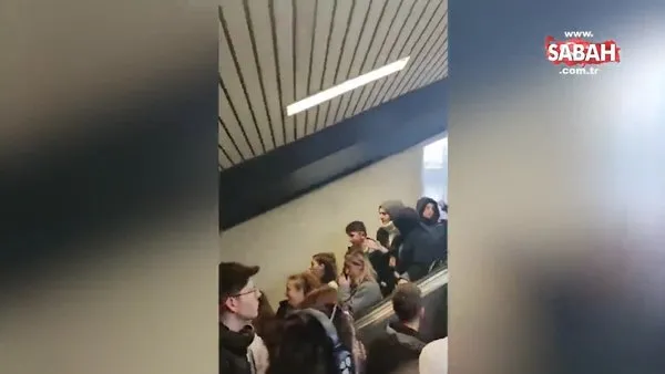 Metro bozuldu, vatandaşlar yolda kaldı! Yürüyen merdiven bir anda ters yöne hareket etti | Video