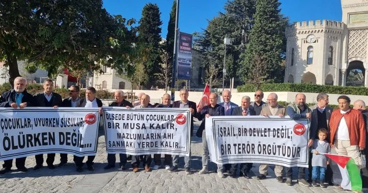 Muhtarlar Beyazıt Medyanı’nda İsrail’i protesto etti