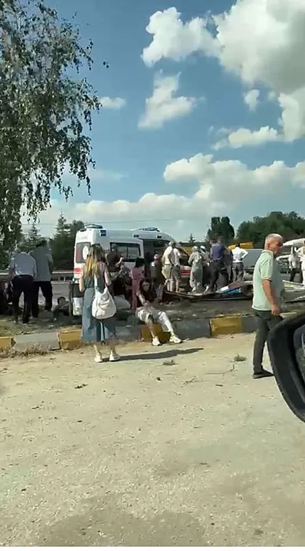 ankara-midibus-ile-kamyon-carpisti-1-olu-16-yarali-1786632286853.jpeg