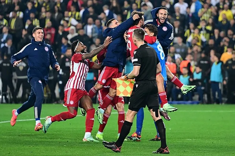 Fenerbahçe’de fatura İsmail Kartal’a kesildi! “Takımın başında kalamaz” Olympiakos maçı sonrası duyurdu…