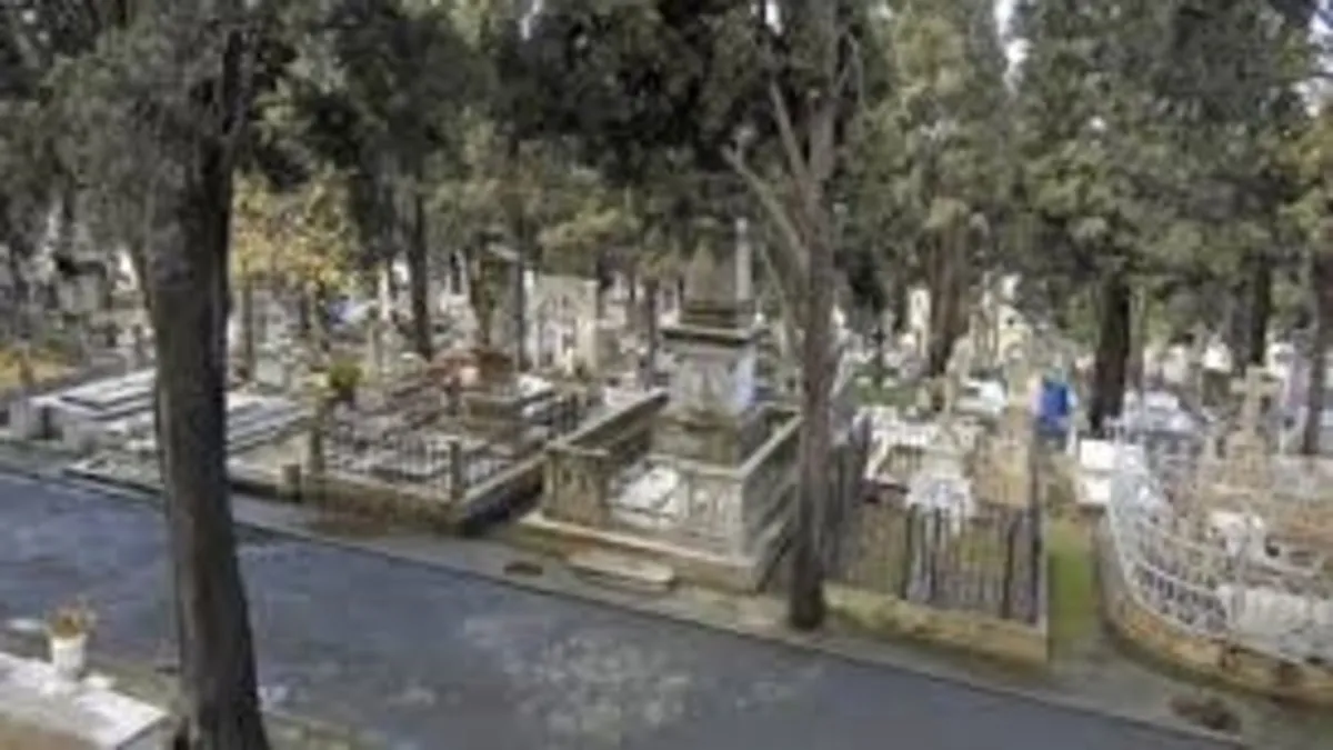 Rum Ortodoks Mezarlığına çirkin saldırı... Tarihi mezarlık tahrip edildi
