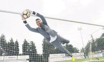 Muslera tarih yazıyor