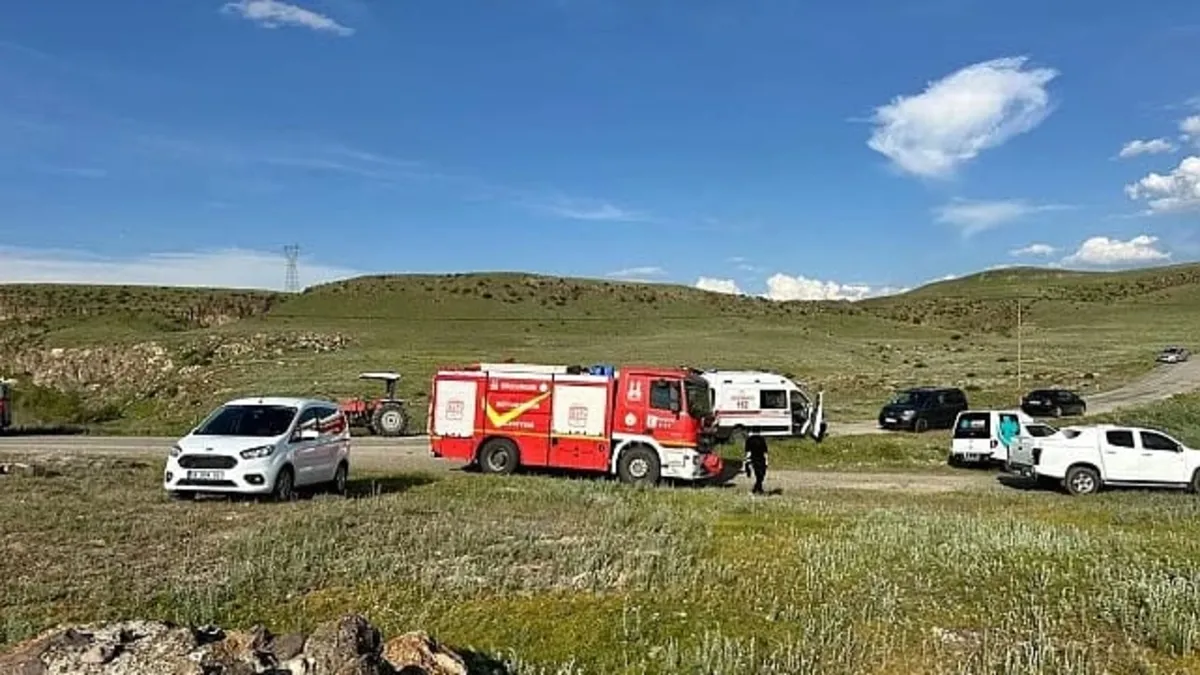 Erzurum'da kayıp çoban için arama kurtarma çalışmaları devam ederken ekipler zorlu arazide ilerliyor.