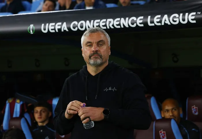 canli-trabzonspor-hearts-macta-ilk-yari-oynaniyor-1792688851452.jpg