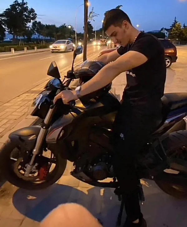 bursada-genc-motosiklet-surucusu-kazada-hayatini-kaybetti-1737917000331.jpg