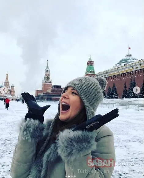 ’Var mısın Yok musun’ yarışmasıyla yıldızı parlayan Nursel Ergin Moskova tatilinde -18 derece soğukta siyah mayosuyla karlara böyle atladı!