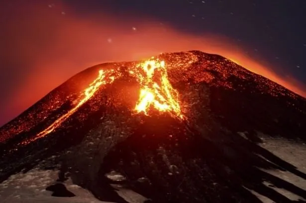 Şili’de volkan patladı