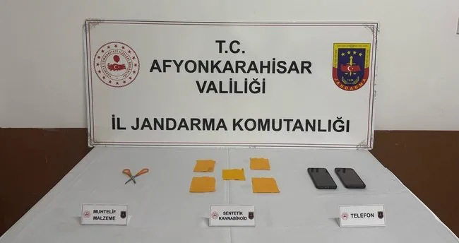 Peçeye emdirilmiş bin 780 uyuşturucu ele geçirildi