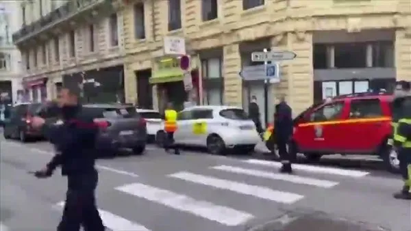 Fransa'nın Nice kentinde bıçaklı saldırı! | Video