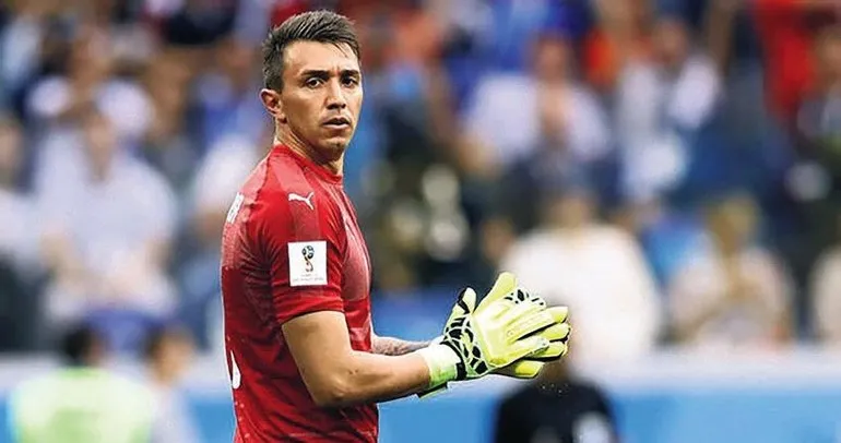 Muslera Uruguay’a veda etti!