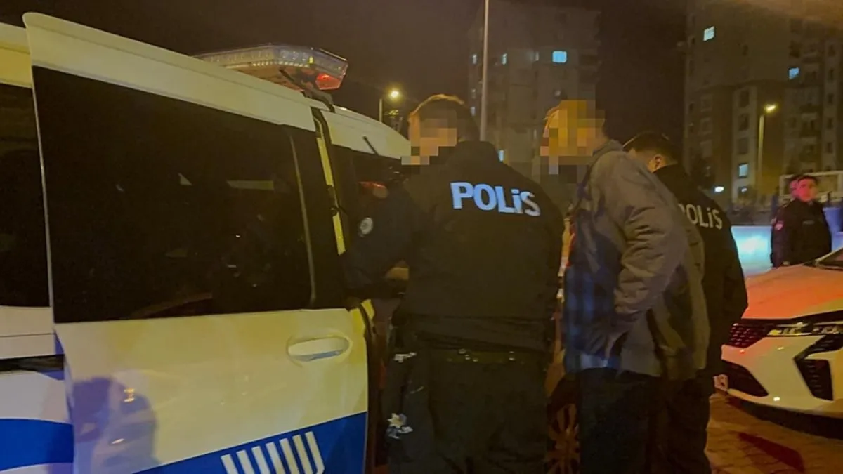 Alkollü sürücü polisten kaçtı: Olay yerine gelen babadan oğluna sert tepki! “Keşke kafana sıksalardı”