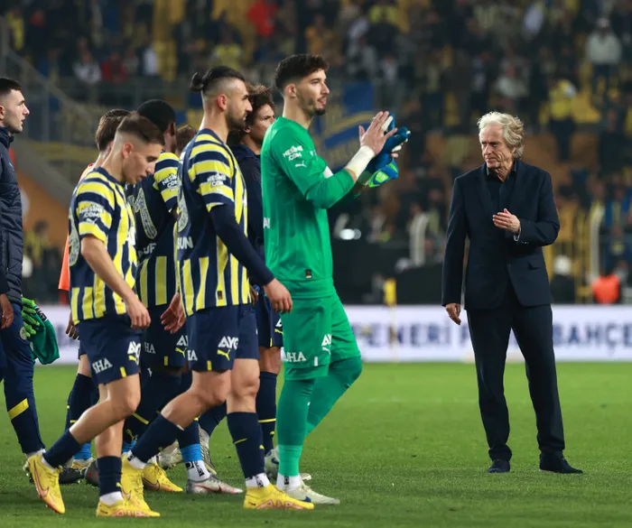fenerbahceli-enner-valencia-rekorla-katara-gidiyor-1668331774876.jpg