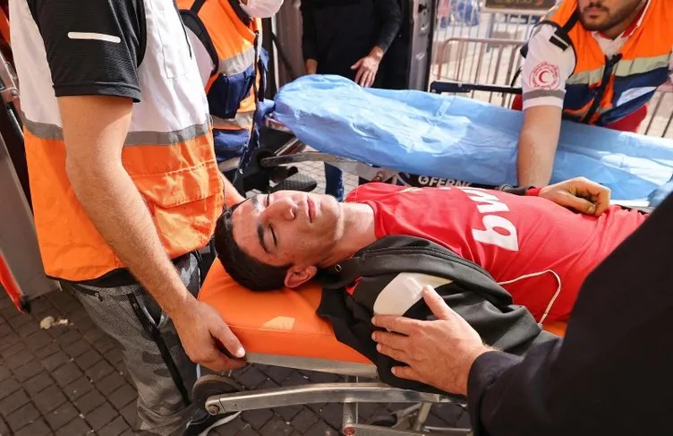 Mescid-i Aksa'da İsrail terörü! Yüzlerce Filistinli yaralı ortalık savaş alanına döndü