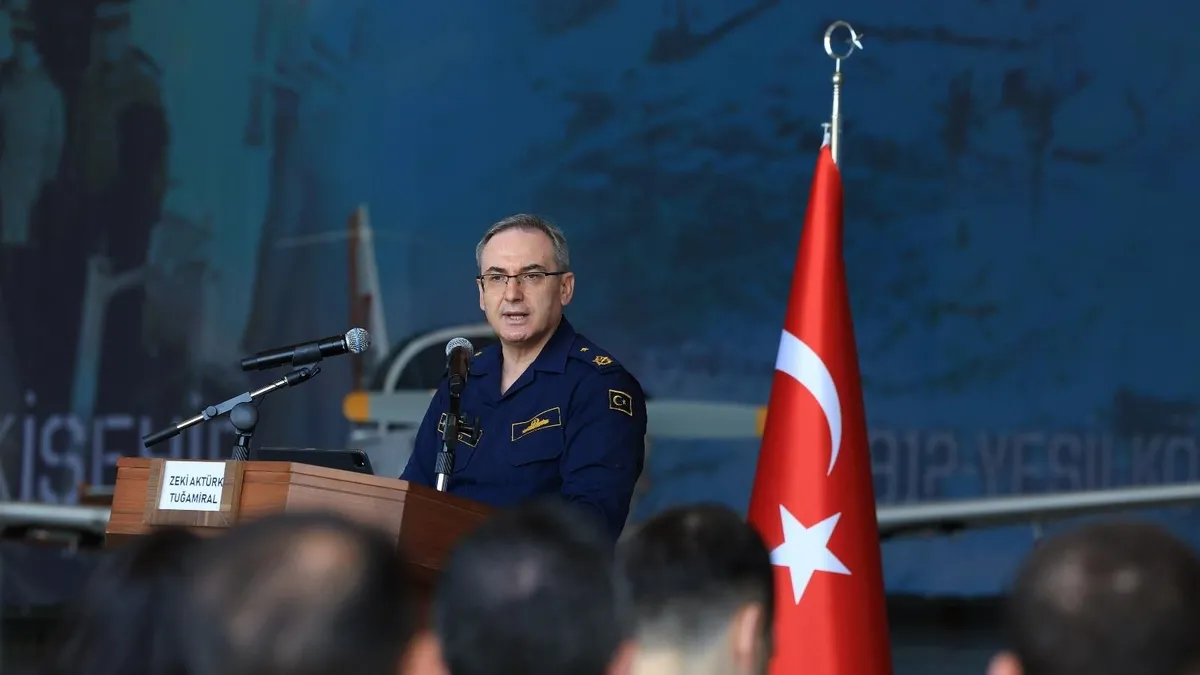 Milli Savunma Bakanlığı binası ve Türk bayrağı