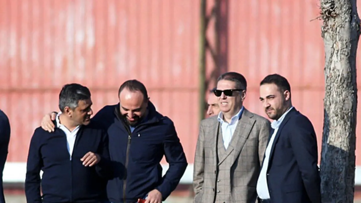 Gençlerbirliği Başkanı Çakmak’tan “2 haftada bir aynı hakem” hatırlatması Gençlerbirliği Başkanı Çakmak’tan “2 haftada bir aynı hakem” hatırlatması