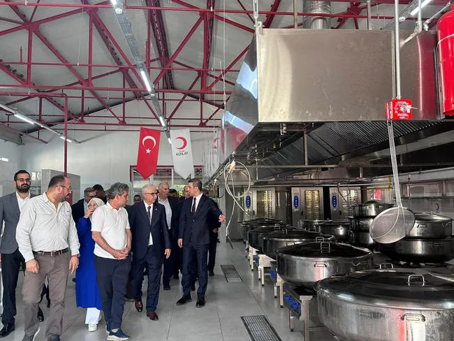 kizilayin-iyilik-seferberligi-her-gecen-gun-buyuyor-asevleri-milyonlarca-insanin-dayanisma-ruhunu-bulusturuyor-1792407201660.jpeg (1600×1200)