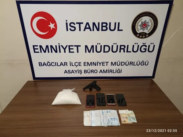 uzerlerinden-1-kilo-uyusturucu-cikti-1640292168099.jpeg