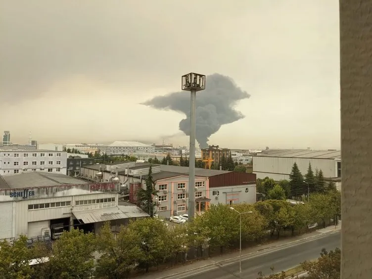 Son dakika: İstanbul Esenyurt’ta büyük yangın: Patlama sesleri geliyor!