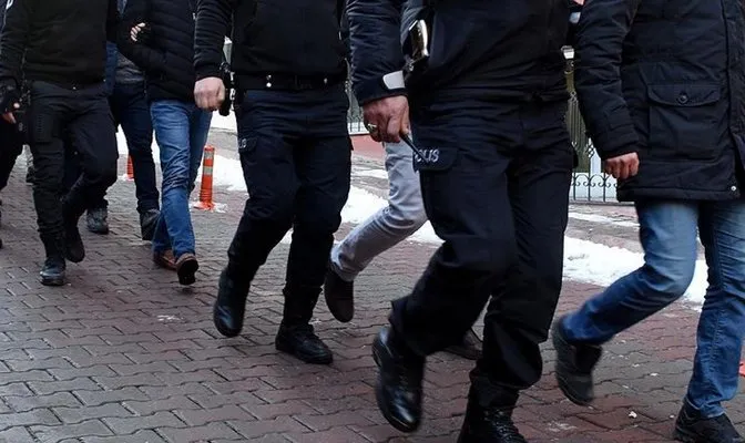 İzmir’de FETÖ’nün emniyet mahrem yapılanmasına operasyon: 7 gözaltı