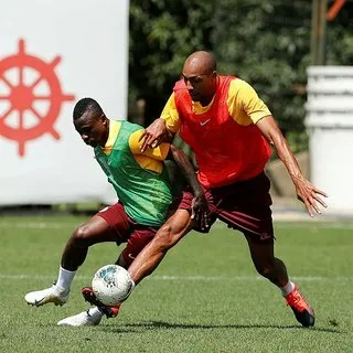 Galatasaray'da beklenen ikili geliyor