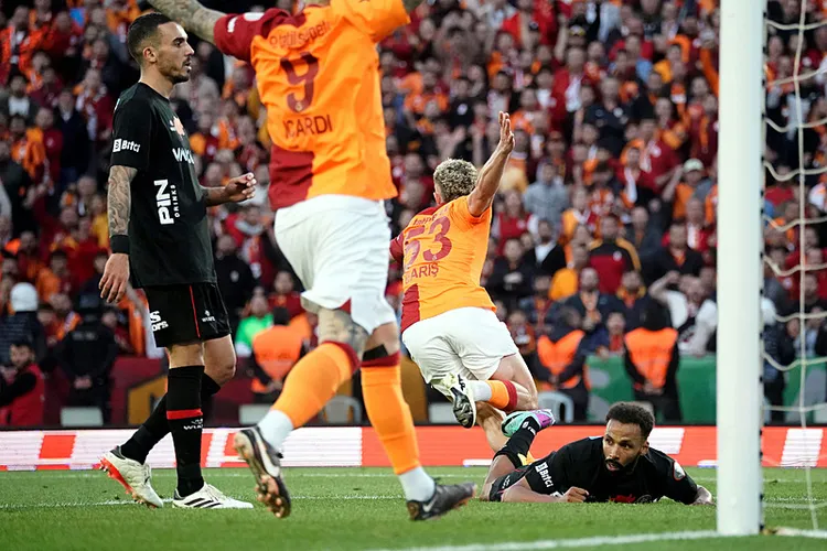 son-dakika-berkan-kutludan-altin-gol-galatasaray-karagumruk-engelini-son-dakikada-gecti-1715537386105.jpeg