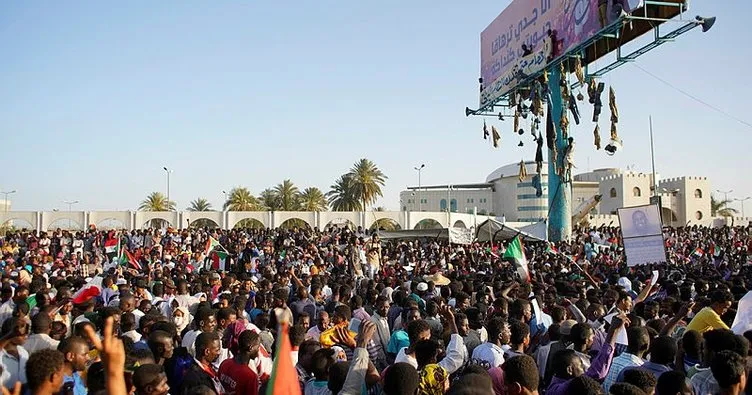 Sudan halkı geri adım atmıyor!