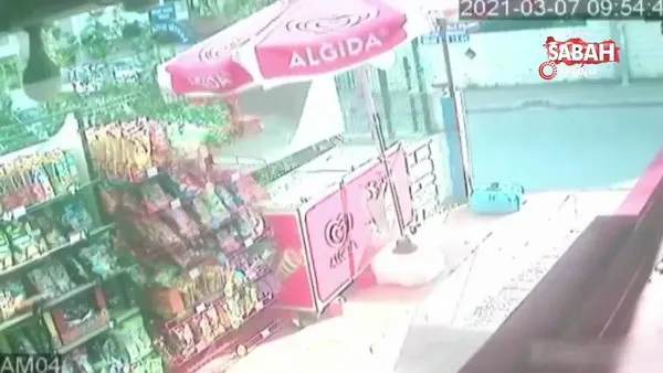 Rüzgarla ilerleyen cips standı, peşine market sahibini de taktı | Video