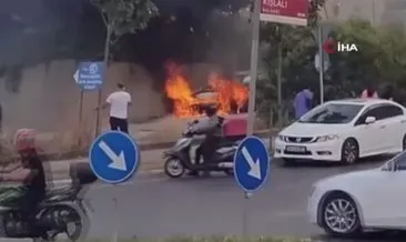 Bahçeşehir’de park halindeki araç alev alev yandı