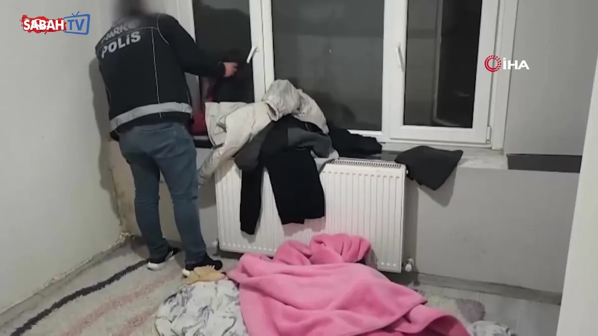 İstanbul’da uyuşturucu operasyonu: 62 gözaltı | Video videosunu izle İstanbul’da uyuşturucu operasyonu: 62 gözaltı | Video videosunu izle
