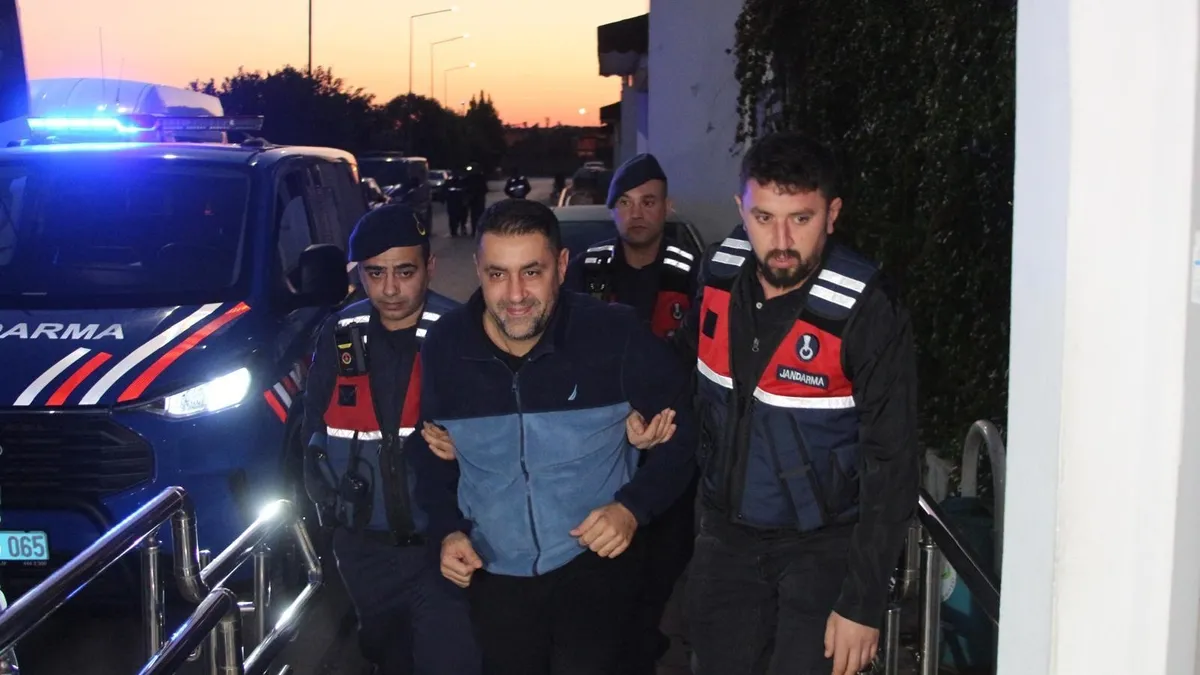 Rüşvet operasyonunda gözaltına alınan Yeni Partili ve CHP’li 44 kişi adliyeye sevk edildi