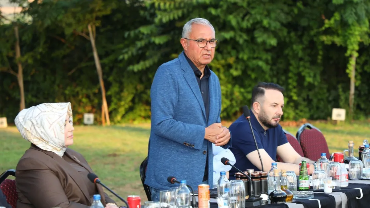 Adana Organize Sanayi Bölgesi Yönetim Kurulu'nun üretim ve yatırım projelerini görüştüğü toplantıdan bir kare.