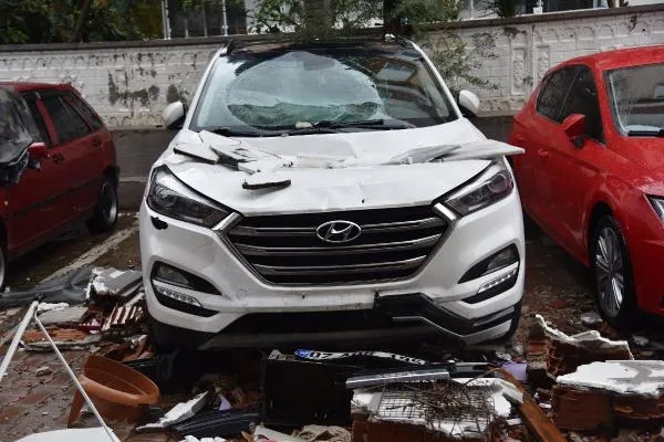 Son dakika haberi | Meteoroloji uyarmıştı: Antalya’dan korkunç görüntüler geliyor: Eve yıldırım düştü zannettik!