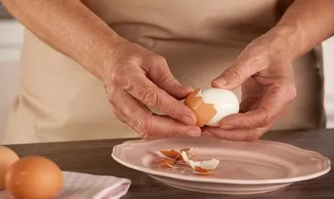 Haşlanmış yumurtayı 3 saniyede soymaya yarayan harika yöntem